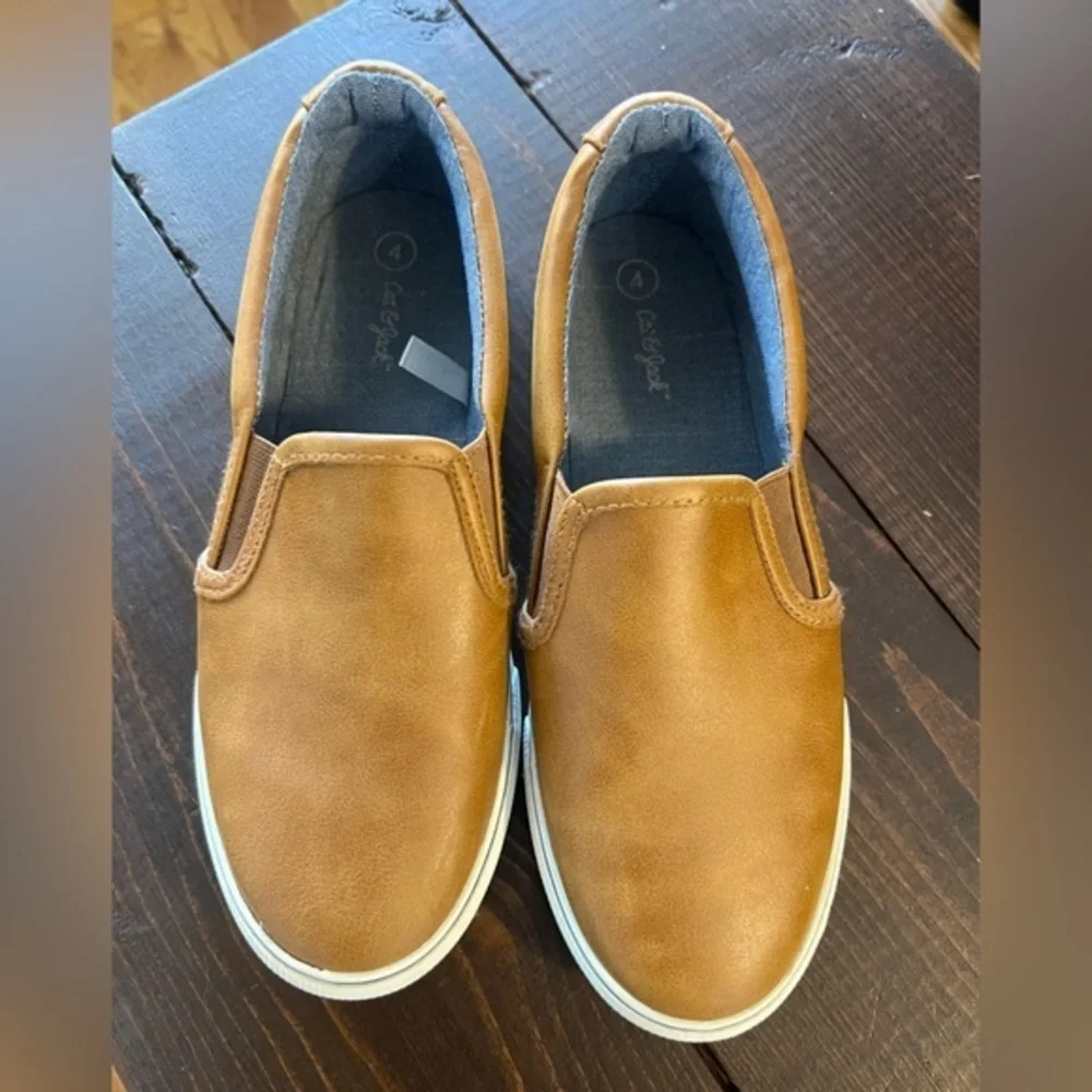 Cat & Jack Tan Slip-On Kids Dress Shoes Size 4